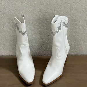 KAYLA WHITE RHINESTONE DETAIL COWBOY BOOTIE